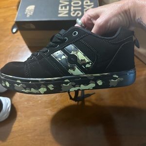 Boys heeleys sneakers size 4.5